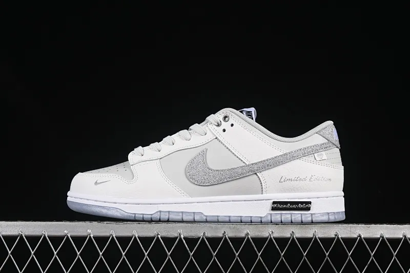 All Categories Nk SB Dunk Series Nk SB Dunk Low High-end Customized Low-top Shoes Nike SB Dunk Low White Lover Flash Diamond Anniversary High-end Customized Low-top Casual Shoes WG0218-018